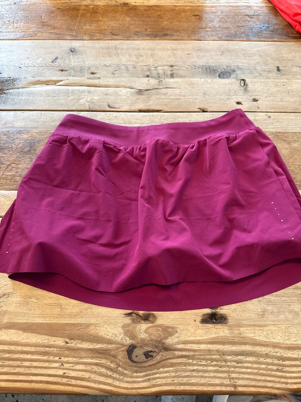 Athleta Wildberry MEDIUM Fast Route Mid Rise 13” Run Skort